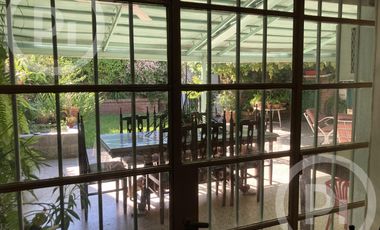 Gran casa en VENTA a metros de Boulevard Pellegrini con patio verde