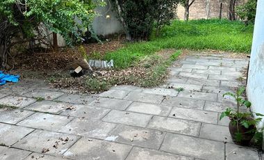 Venta  de Casa  S/Lote 8.66x43.30Mts  en Caseros  Ideal Destino Comercial