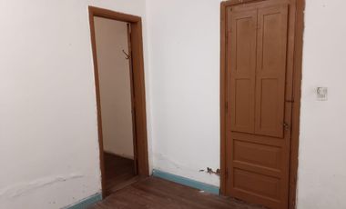 Venta  de Casa  S/Lote 8.66x43.30Mts  en Caseros  Ideal Destino Comercial