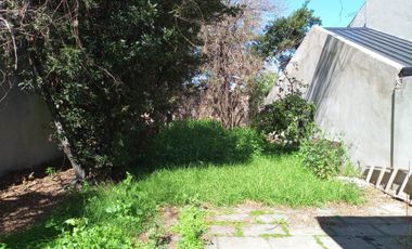 Venta  de Casa  S/Lote 8.66x43.30Mts  en Caseros  Ideal Destino Comercial