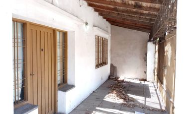 Venta  de Casa  S/Lote 8.66x43.30Mts  en Caseros  Ideal Destino Comercial