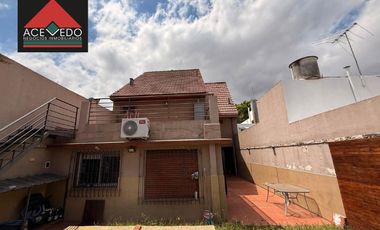 Casa de 4 ambientes en Saenz al 1000