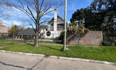 Excelente Casa Céntrica en Chiclana y Uruguay