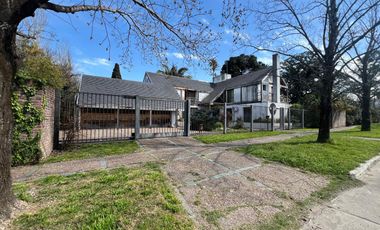 Excelente Casa Céntrica en Chiclana y Uruguay