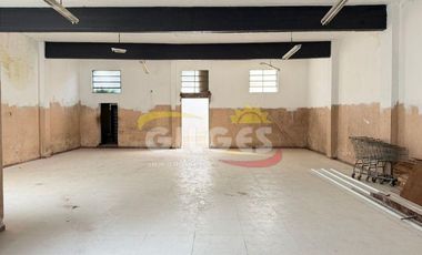 Alquiler de Galpón/Local de 300M²  en Ramos Mejia  en Buen Estado