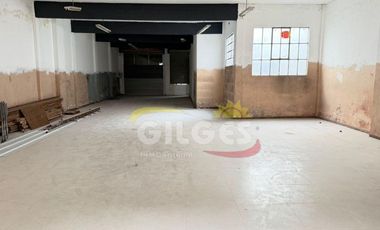 Alquiler de Galpón/Local de 300M²  en Ramos Mejia  en Buen Estado