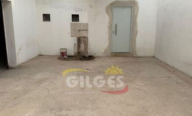 Alquiler de Galpón/Local de 300M²  en Ramos Mejia  en Buen Estado