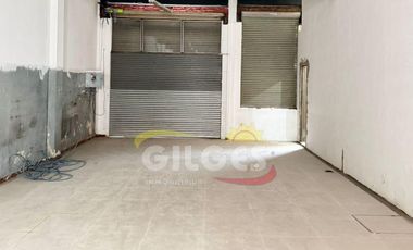 Alquiler de Galpón/Local de 300M²  en Ramos Mejia  en Buen Estado