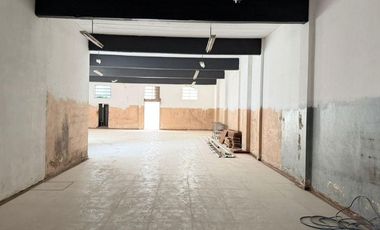 Alquiler de Galpón/Local de 300M²  en Ramos Mejia  en Buen Estado