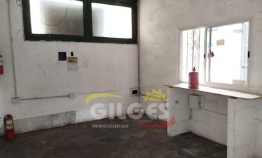 Alquiler de Local/Galpón de 550M²  en Ramos Mejia  Excelente Ubicación