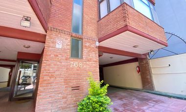 Departamento en  alquiler de 2 ambientes con cochera