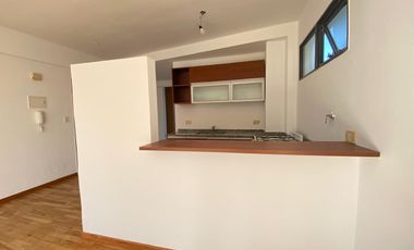 Departamento en  alquiler de 2 ambientes con cochera