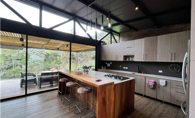CASA EN ARRIENDO SECTOR ALTOS DEL ESCOBERO - ENVIGADO