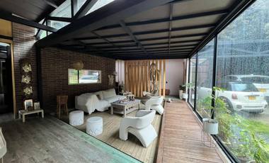 CASA EN ARRIENDO SECTOR ALTOS DEL ESCOBERO - ENVIGADO