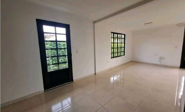CASA CAMPESTRE EN RENTA