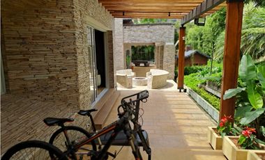 ESPECTACULAR CASA EN LOS BALSOS