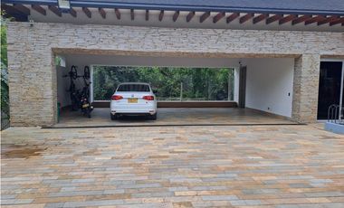 ESPECTACULAR CASA EN LOS BALSOS