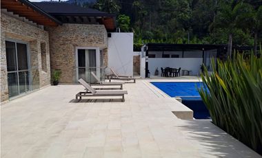 ESPECTACULAR CASA EN LOS BALSOS