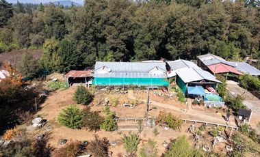 casa con cabaña y buen terreno en Parral