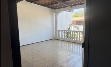 SE VENDE CASA EN ALTOS DE CERRO VIENTO CON 3 HABITACIONES Y 2 TERRAZAS