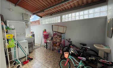 SE VENDE CASA EN BRISAS DEL GOLF DE 262M CON 3 HABITACIONES Y TERRAZA