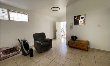 SE VENDE CASA EN BRISAS DEL GOLF DE 262M CON 3 HABITACIONES Y TERRAZA