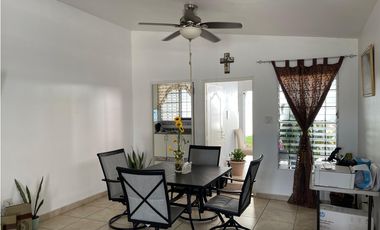 SE VENDE CASA EN BRISAS DEL GOLF DE 262M CON 3 HABITACIONES Y TERRAZA