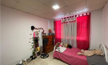 SE VENDE CASA EN BRISAS DEL GOLF DE 262M CON 3 HABITACIONES Y TERRAZA