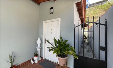 SE VENDE CASA EN BRISAS DEL GOLF DE 262M CON 3 HABITACIONES Y TERRAZA