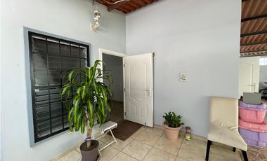 SE VENDE CASA EN BRISAS DEL GOLF DE 262M CON 3 HABITACIONES Y TERRAZA