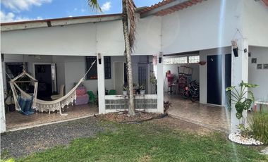 SE VENDE CASA EN BRISAS DEL GOLF DE 262M CON 3 HABITACIONES Y TERRAZA