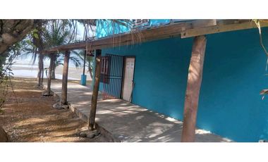 VENDO CASA FRENTE AL MAR 960MTS
