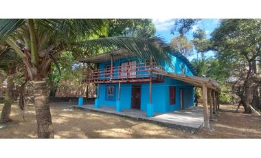 VENDO CASA FRENTE AL MAR 960MTS