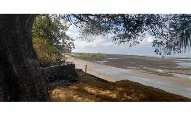 VENDO CASA FRENTE AL MAR 960MTS