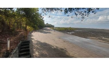 VENDO CASA FRENTE AL MAR 960MTS