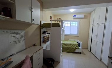 CASA B° HUAZIUL. 3 HABITACIONES.3 BAÑOS. RIVADAVIA