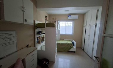 CASA B° HUAZIUL. 3 HABITACIONES.3 BAÑOS. RIVADAVIA
