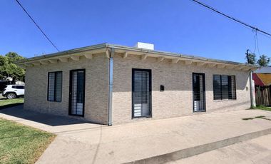 CASA + 2 LOCALES EN ESQUINA EN FUNES – OPORTUNIDAD