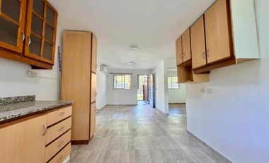 CASA + 2 LOCALES EN ESQUINA EN FUNES – OPORTUNIDAD