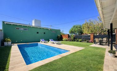 CASA + 2 LOCALES EN ESQUINA EN FUNES – OPORTUNIDAD