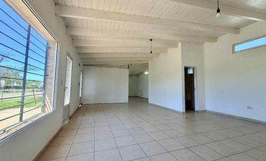 CASA + 2 LOCALES EN ESQUINA EN FUNES – OPORTUNIDAD