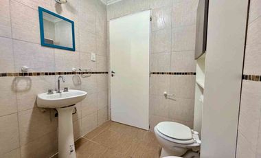 CASA + 2 LOCALES EN ESQUINA EN FUNES – OPORTUNIDAD