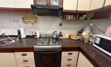 CASA EN VENTA 4 AMB C/GARAGE - MORON