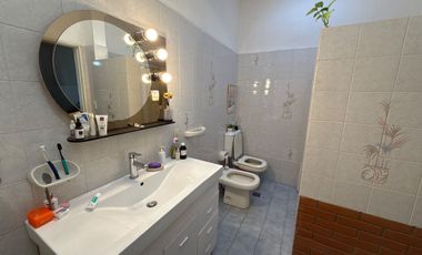 CASA EN VENTA 4 AMB C/GARAGE - MORON