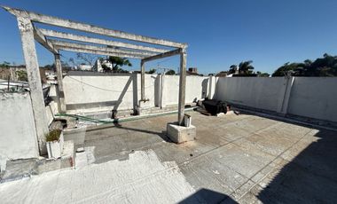 CASA EN VENTA 4 AMB C/GARAGE - MORON