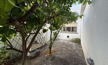 CASA EN VENTA 4 AMB C/GARAGE - MORON