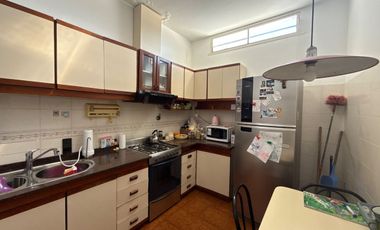CASA EN VENTA 4 AMB C/GARAGE - MORON