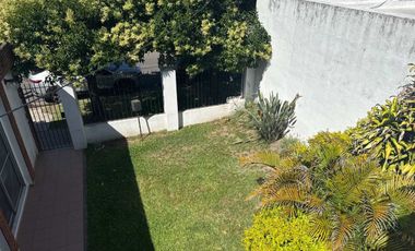CASA EN VENTA 4 AMB C/GARAGE - MORON