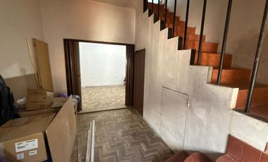 CASA EN VENTA 4 AMB C/GARAGE - MORON