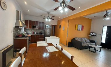 Casa familiar con patio y terraza amplia